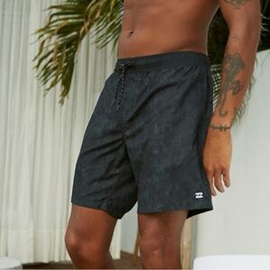 BILLABONG Good Times Mens 17'' Black Volley Shorts - Medium - Surfwear Gorpcore